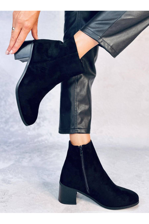 Sapatos femininos com salto na cor preta ANNIE BLACK