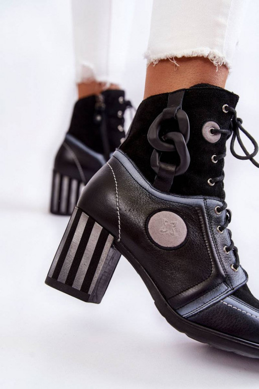 Botas femininas de design exclusivo na cor preta
