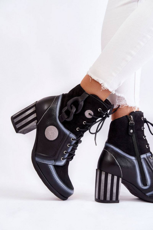 Botas femininas de design exclusivo na cor preta