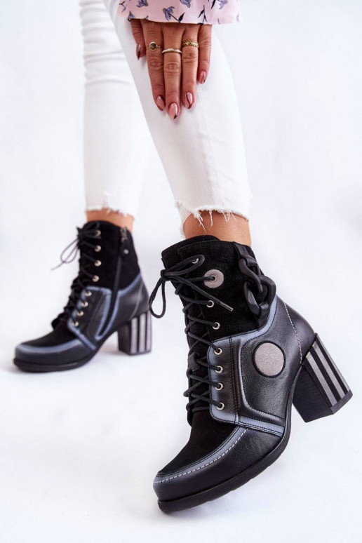 Botas femininas de design exclusivo na cor preta
