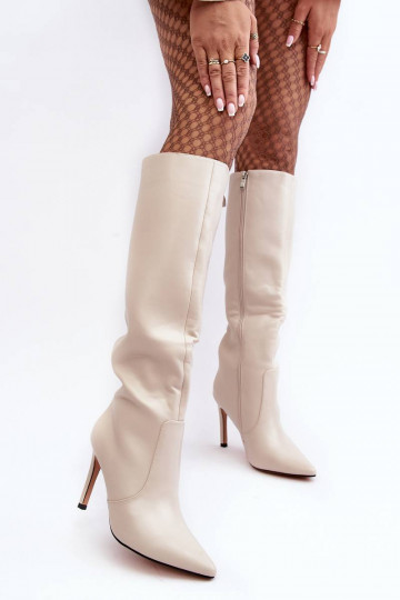 Botas longas com salto fino...