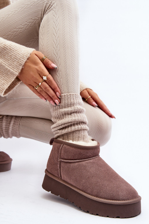 Botas de neve em camurça na cor cáqui... Botas de neve em camurça na cor cáqui...