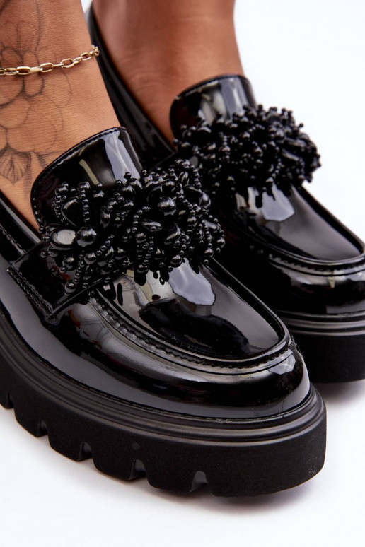 Sapatos femininos de couro envernizado com enfeites na cor preta Renesma