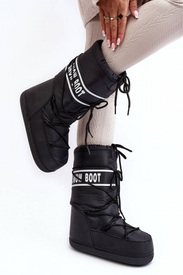 Botas de neve na cor preta...