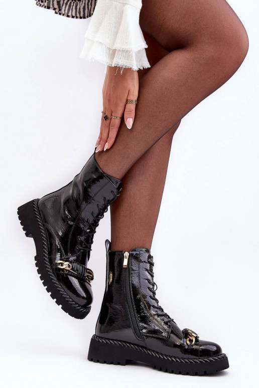 Botas lacadas com enfeites em preto S.Barski