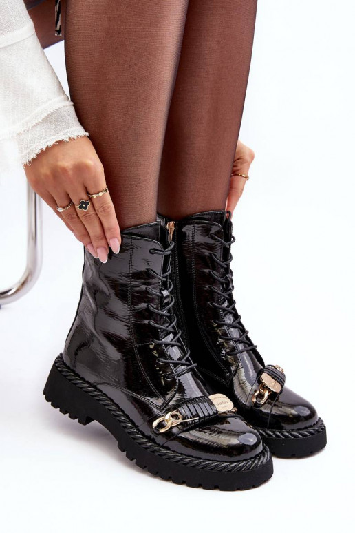 Botas lacadas com enfeites em preto S.Barski