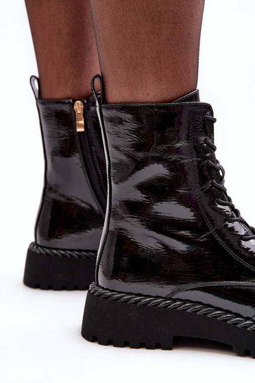 Botas lacadas com enfeites em preto S.Barski