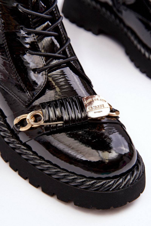 Botas lacadas com enfeites em preto S.Barski