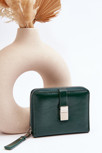 Carteira lacada em couro...