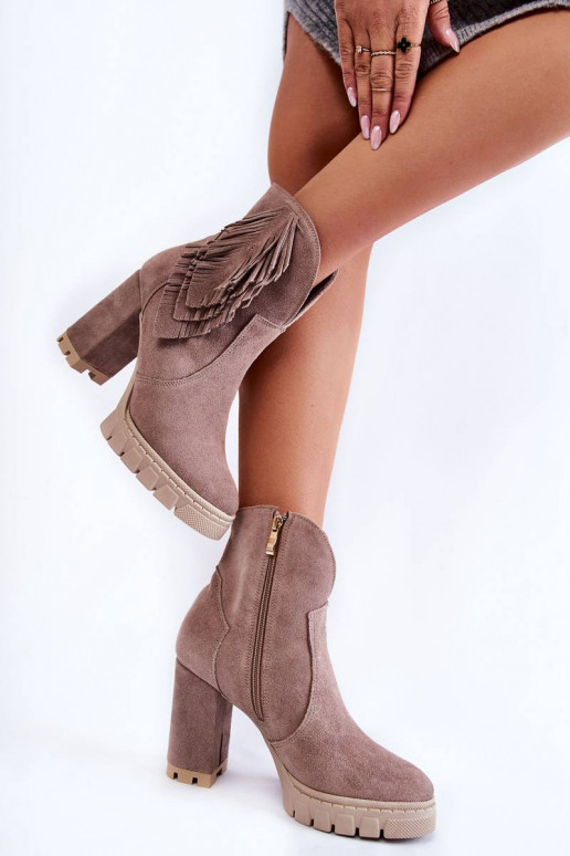 Sapatos de camurça com plataforma na cor cappuccino