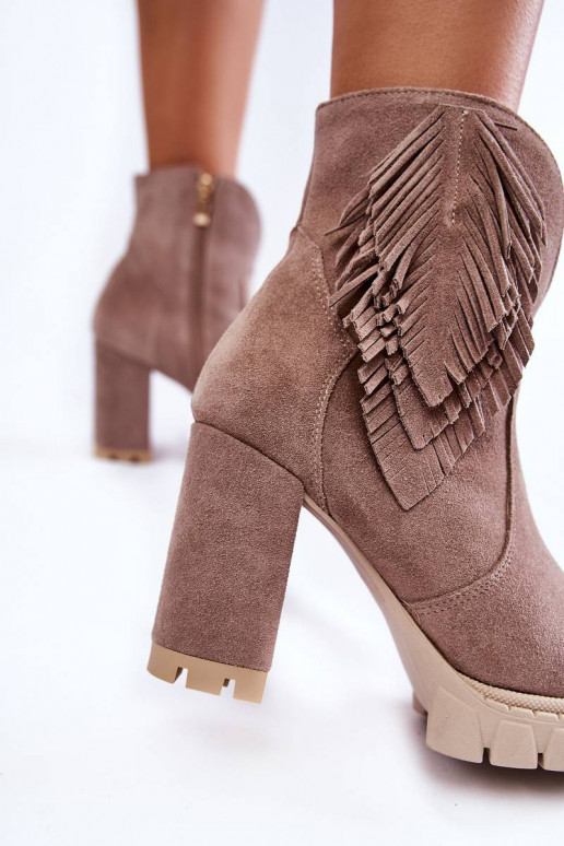 Sapatos de camurça com plataforma na cor cappuccino