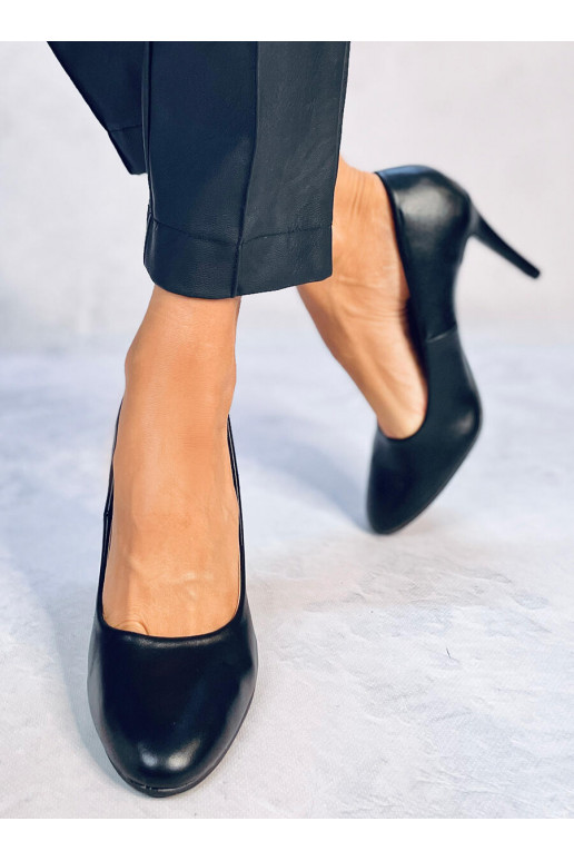 Sapatos clássicos na cor preta LINDY BLACK