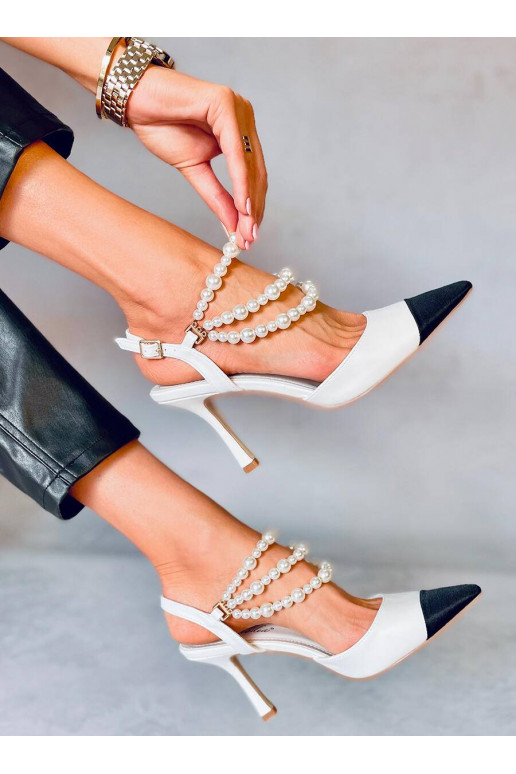 Sapatos com decorações de pérolas HARMONY WHITE