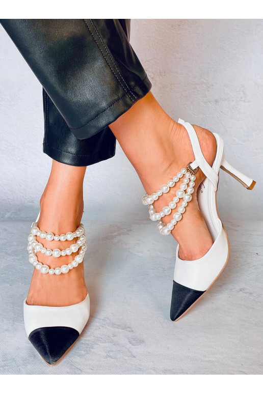Sapatos com decorações de pérolas HARMONY WHITE