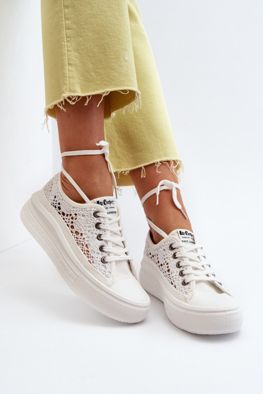 Sapatos de lazer com motivos de renda na cor branca Lee Cooper