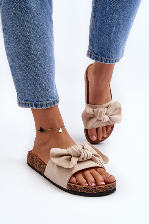 Chinelos femininos com fita bege... Chinelos femininos com fita bege...