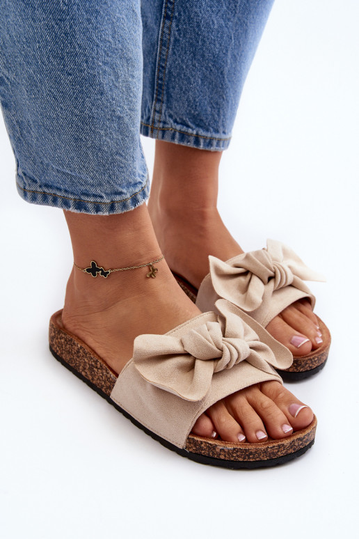 Chinelos femininos com fita bege... Chinelos femininos com fita bege...