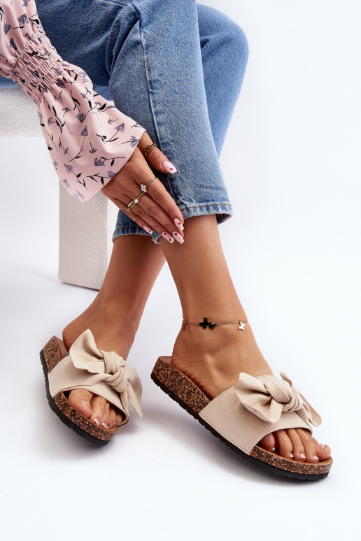 Chinelos femininos com fita bege... Chinelos femininos com fita bege...