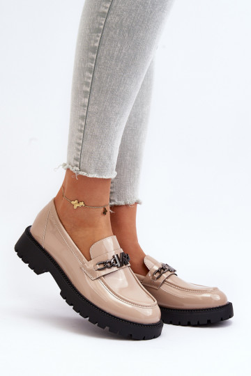 Mocassins com efeito laca com salto largo bege Ezoma