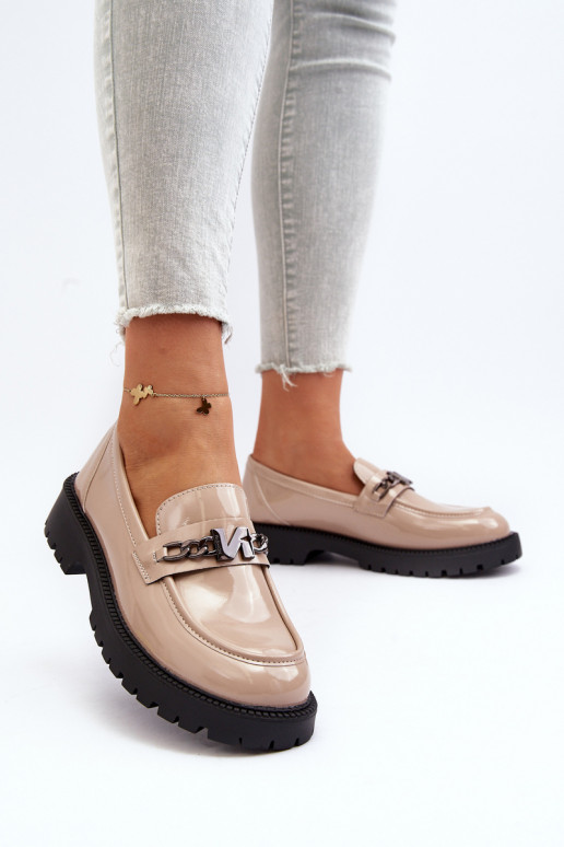 Mocassins com efeito laca com salto largo bege Ezoma