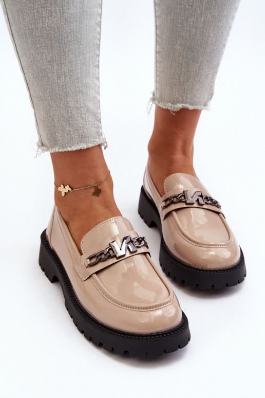 Mocassins com efeito laca com salto largo bege Ezoma