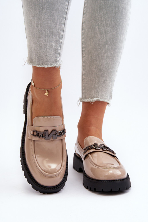 Mocassins com efeito laca com salto largo bege Ezoma