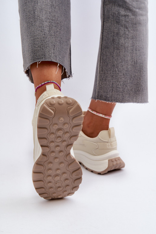 Modelo de tênis sapatos bege Big Star Modelo de tênis sapatos bege Big Star