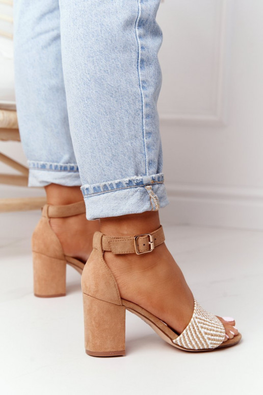 Sandálias com salto marrom claro Lua... Sandálias com salto marrom claro Lua...