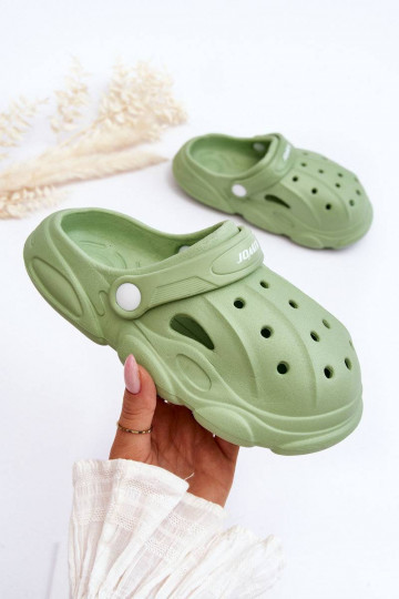 Chinelos infantis tipo Crocs na cor verde Nublado