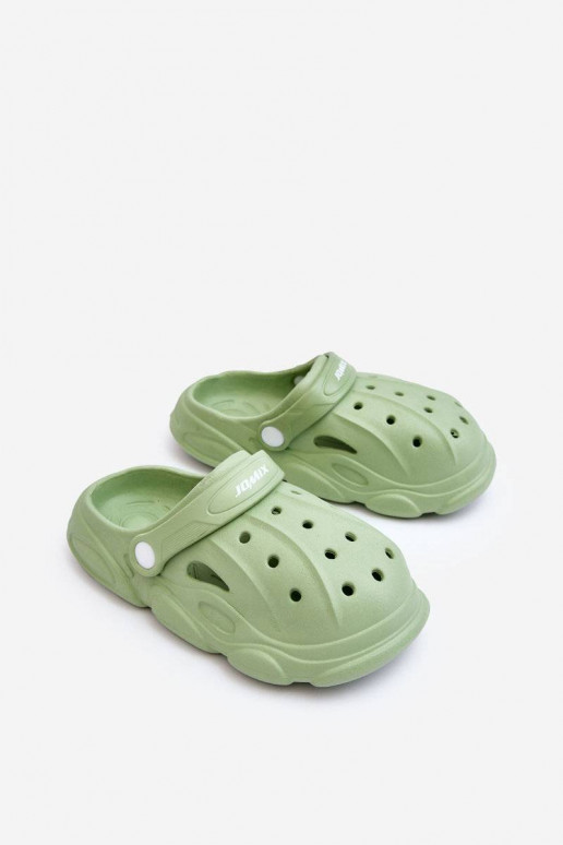 Chinelos infantis tipo Crocs na cor verde Nublado