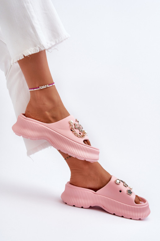 Chinelos leves com lindos detalhes em...