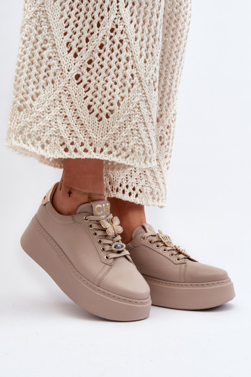 Modelo de tênis com lindos detalhes CheBello 4292 bege