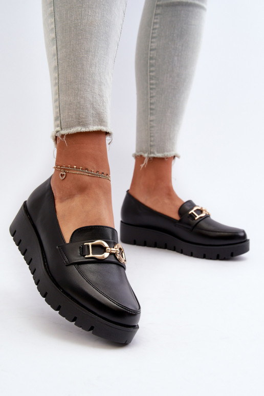 Mocassins femininos com sola dourada com enfeites na cor preta Kaldina