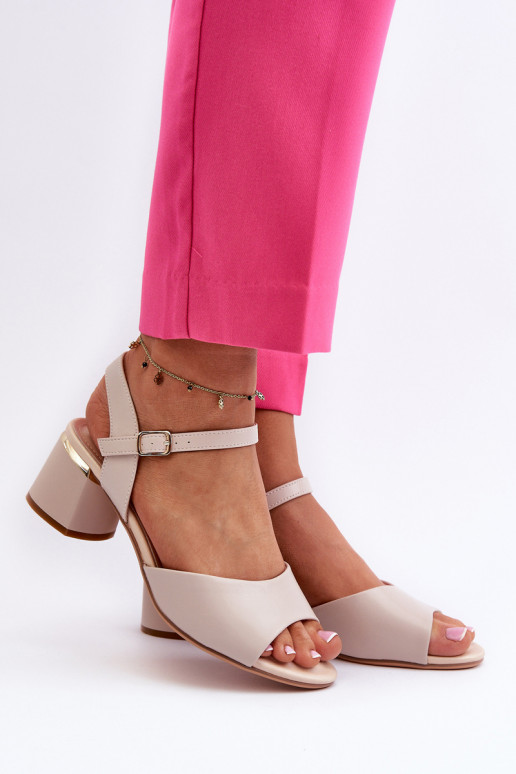 Sandálias femininas de salto baixo na... Sandálias femininas de salto baixo na...