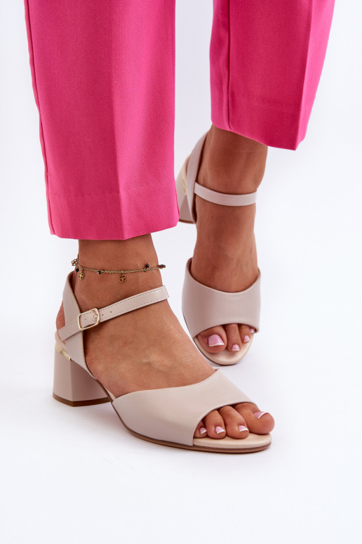 Sandálias femininas de salto baixo na... Sandálias femininas de salto baixo na...