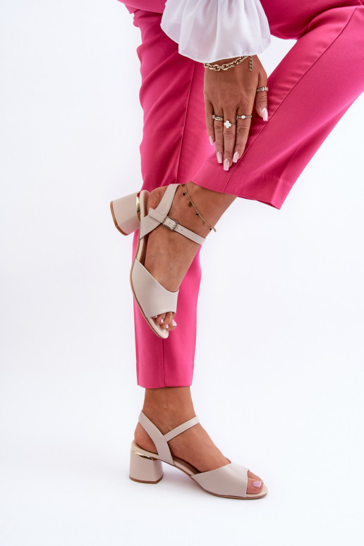 Sandálias femininas de salto baixo na... Sandálias femininas de salto baixo na...