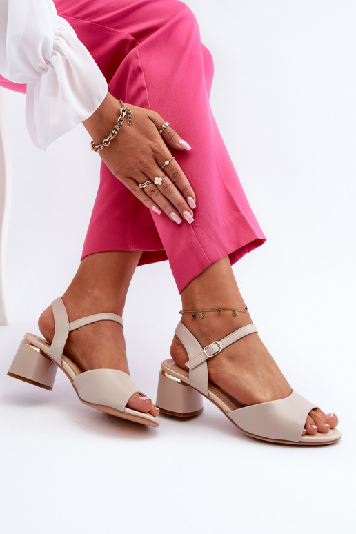 Sandálias femininas de salto baixo na... Sandálias femininas de salto baixo na...