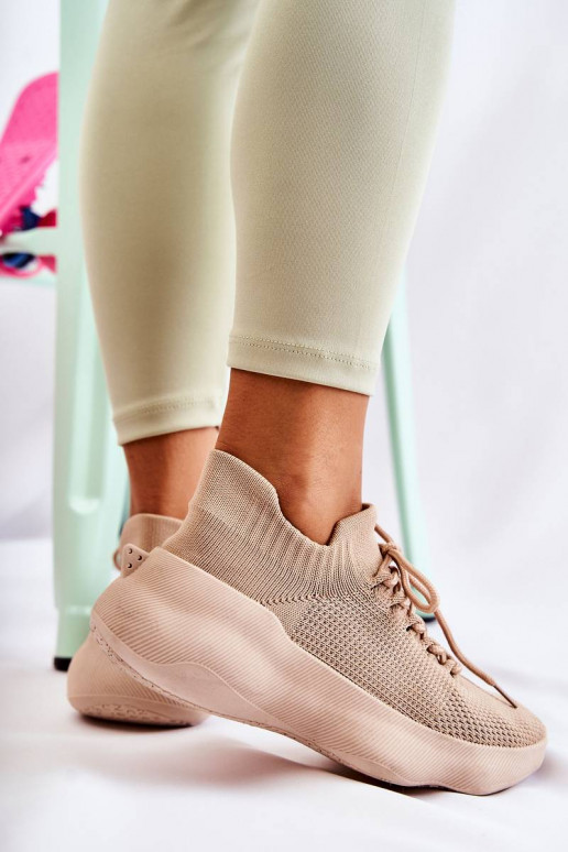 Calçado desportivo do modelo de... Calçado desportivo do modelo de...