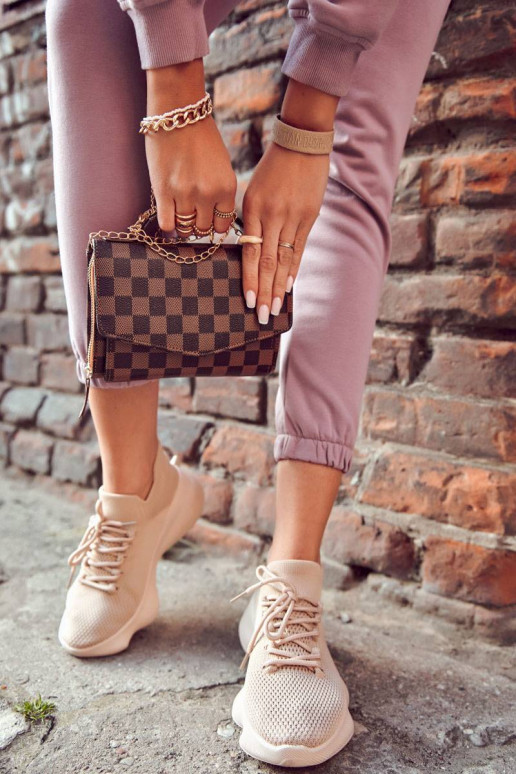 Calçado desportivo do modelo de... Calçado desportivo do modelo de...