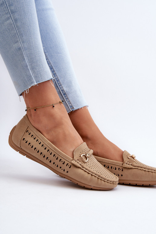 Mocassins femininos com elementos vazados e enfeites em Kaydance marrom