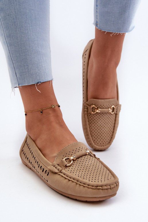 Mocassins femininos com elementos vazados e enfeites em Kaydance marrom