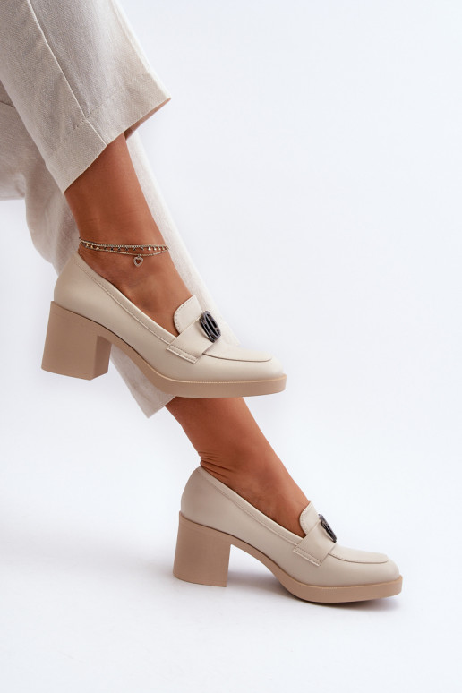 Sapatos de salto com enfeites bege Nedarea