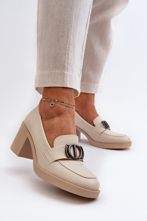 Sapatos de salto com enfeites bege Nedarea