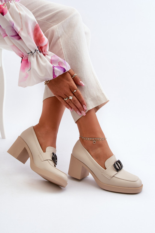 Sapatos de salto com enfeites bege Nedarea