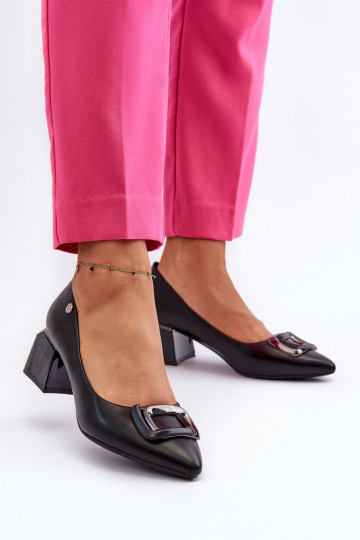 Sapatos de salto alto com enfeites na cor preta Sarala