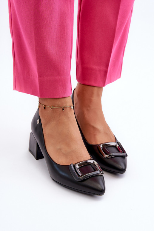 Sapatos de salto alto com enfeites na cor preta Sarala
