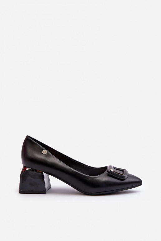 Sapatos de salto alto com enfeites na cor preta Sarala