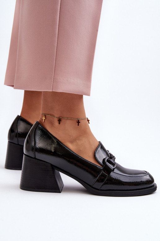 Sapatos lacados com salto na cor... Sapatos lacados com salto na cor...