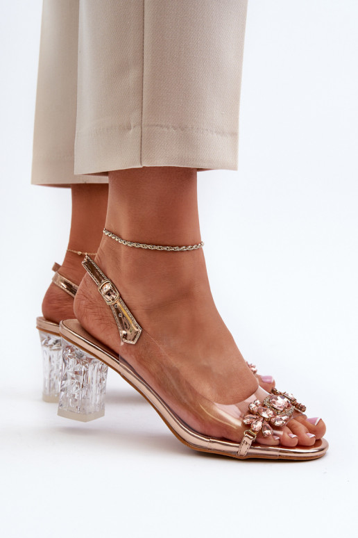 Sandálias de salto elegante com lindos detalhes em ouro rosa D&A