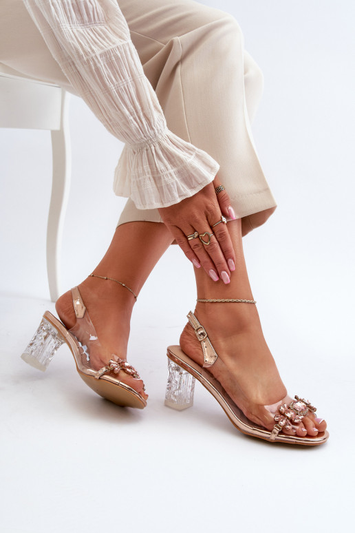 Sandálias de salto elegante com lindos detalhes em ouro rosa D&A
